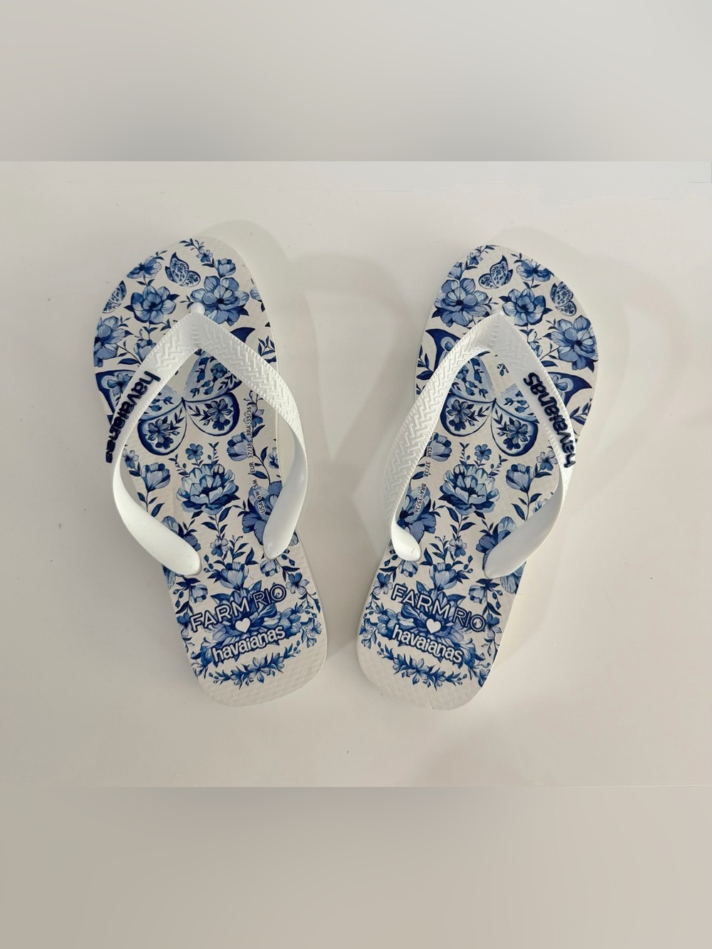 Havaianas Women’s White Sandals with Blue Floral Print
